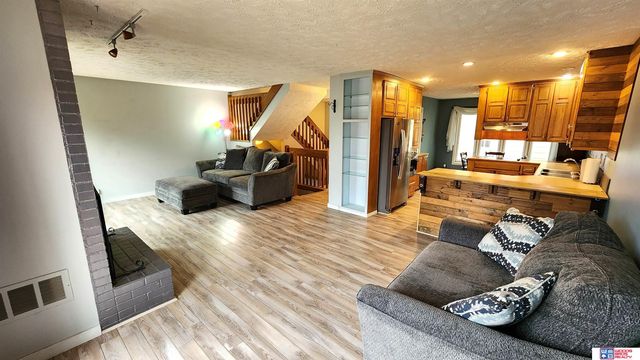 6805 Summerset Court, Lincoln, NE 68516