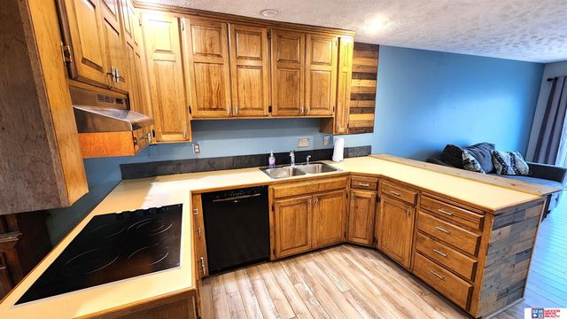 6805 Summerset Court, Lincoln, NE 68516