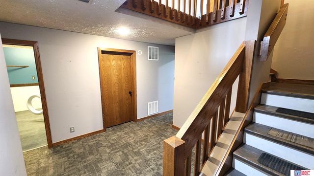 6805 Summerset Court, Lincoln, NE 68516