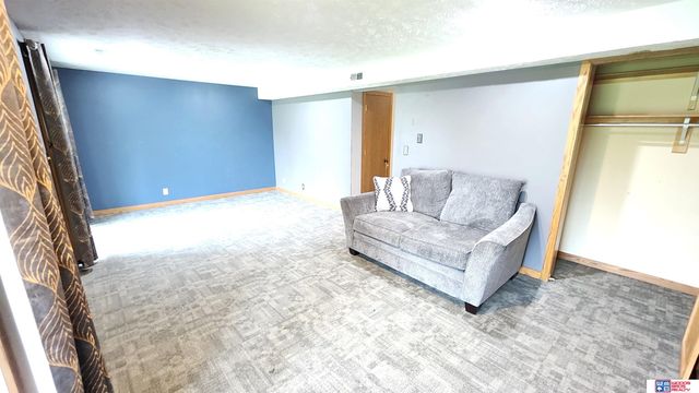 6805 Summerset Court, Lincoln, NE 68516