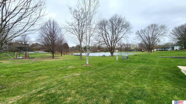 6805 Summerset Court, Lincoln, NE 68516