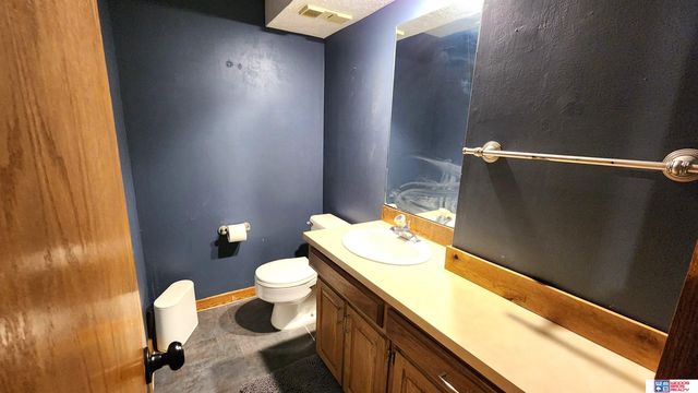 6805 Summerset Court, Lincoln, NE 68516