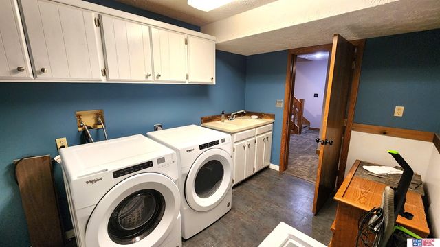 6805 Summerset Court, Lincoln, NE 68516
