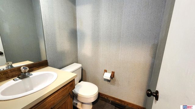 6805 Summerset Court, Lincoln, NE 68516