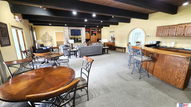 6805 Summerset Court, Lincoln, NE 68516