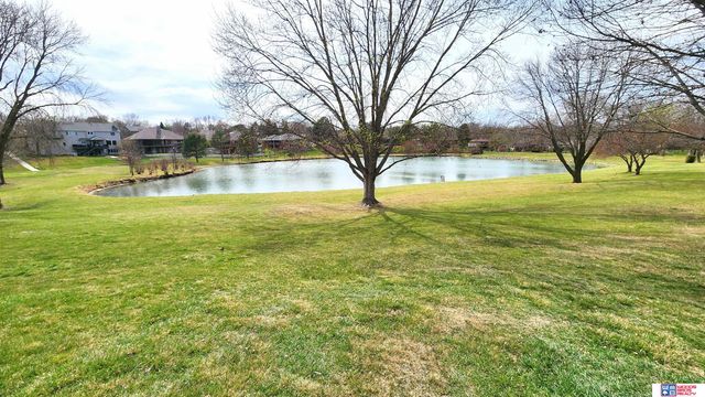 6805 Summerset Court, Lincoln, NE 68516