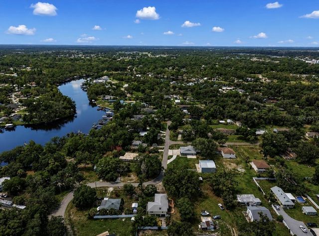 8017 MAYS AVENUE, Riverview, FL 33578