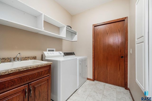 1909 S Firefly Dr Drive, Sioux Falls, SD 57110