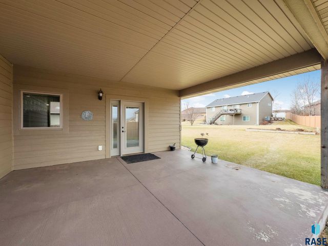 1909 S Firefly Dr Drive, Sioux Falls, SD 57110