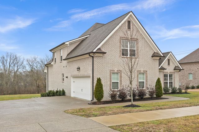 2778 Jasmine St, Lebanon, TN 37087