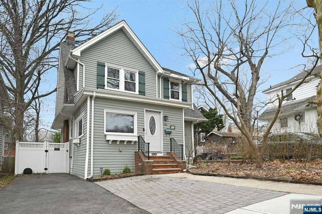 17 Cottage Place, Leonia, NJ 07605