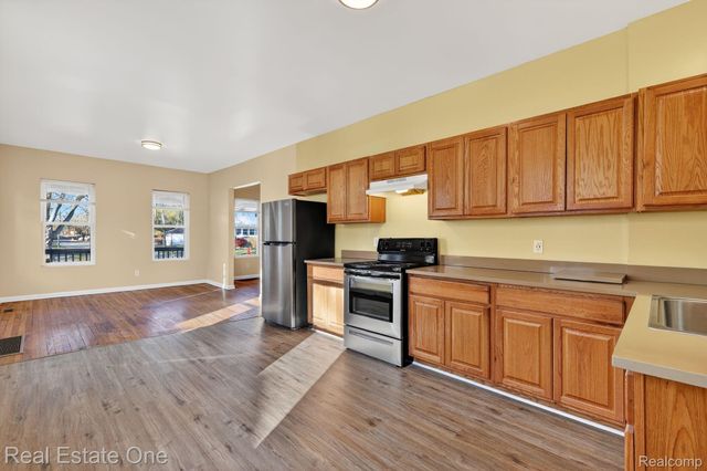 18522 Lenore, Detroit, MI 48219