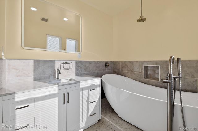 18522 Lenore, Detroit, MI 48219