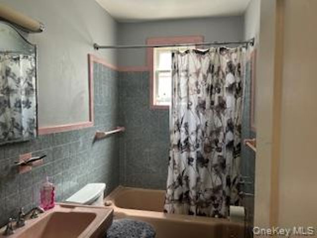 62-53 80th Road, Glendale, NY 11385