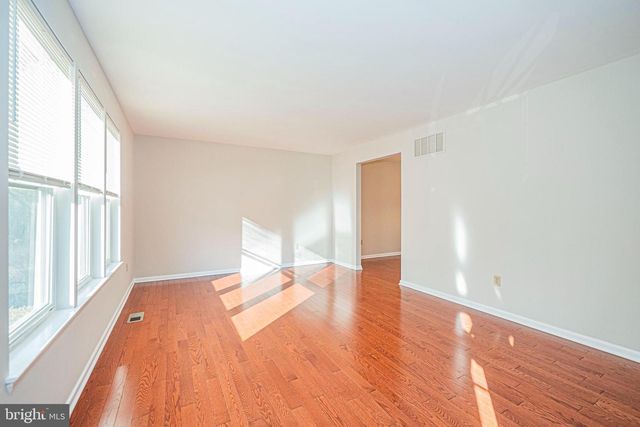 29 UPMAN CT, Baltimore, MD 21228