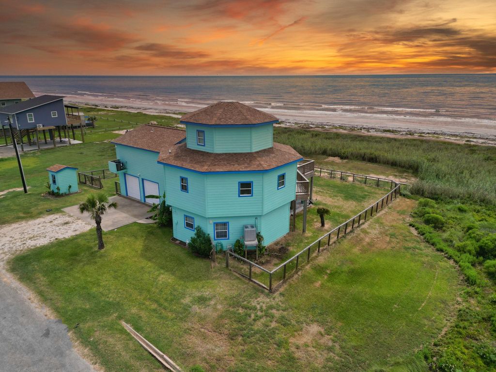 Image 1 of property listing at 2258 County Road 230, Sargent, TX 77414