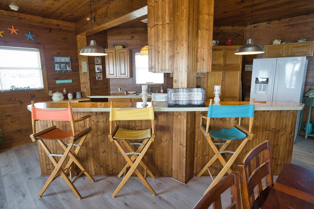 Image 10 of property listing at 2258 County Road 230, Sargent, TX 77414