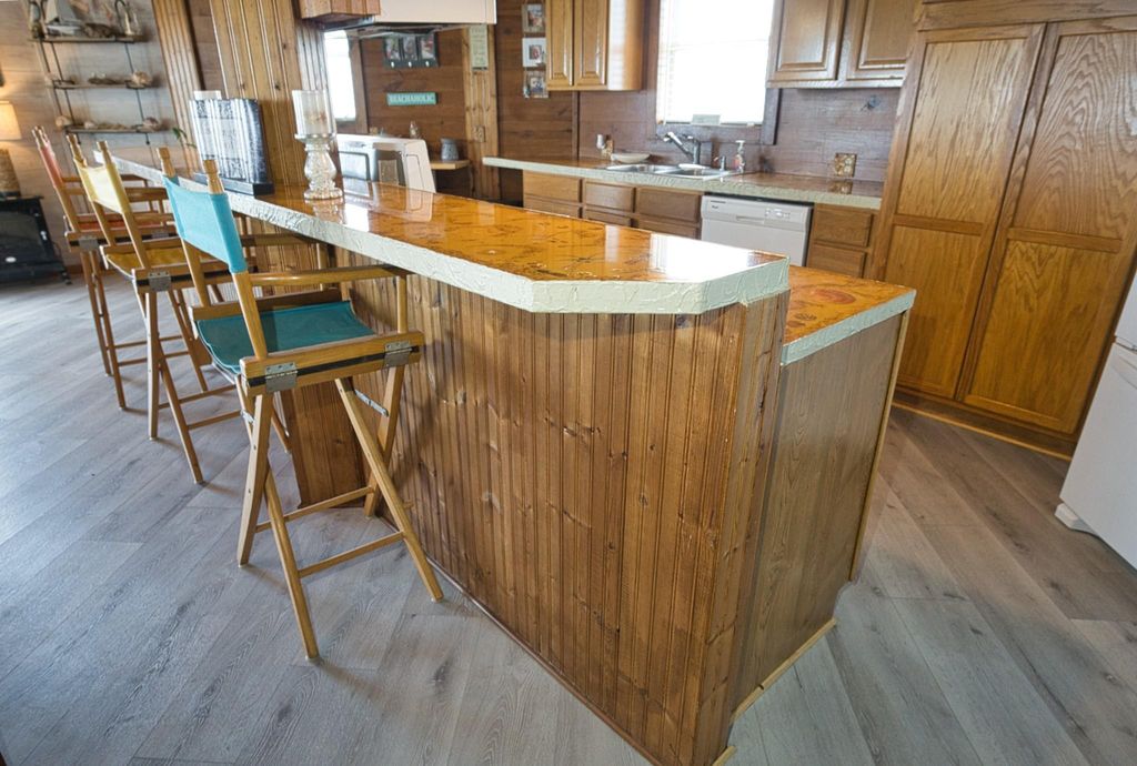 Image 11 of property listing at 2258 County Road 230, Sargent, TX 77414