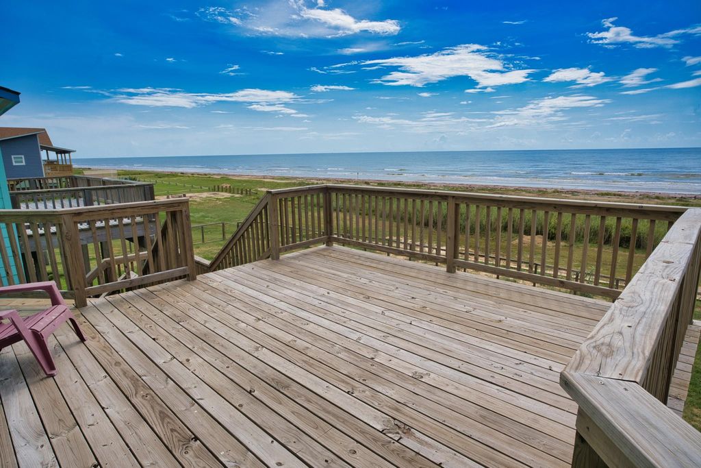 Image 18 of property listing at 2258 County Road 230, Sargent, TX 77414