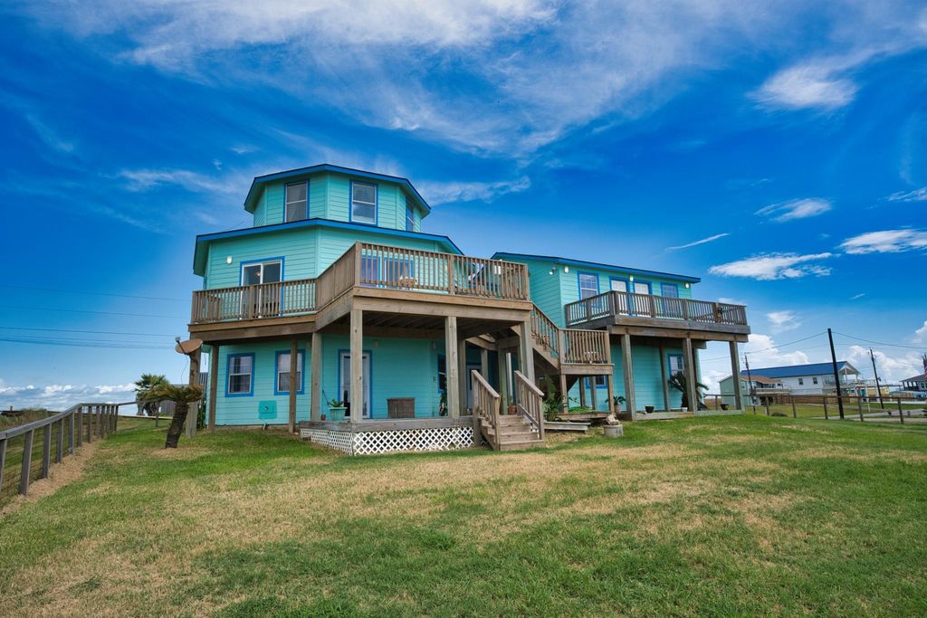 Image 2 of property listing at 2258 County Road 230, Sargent, TX 77414