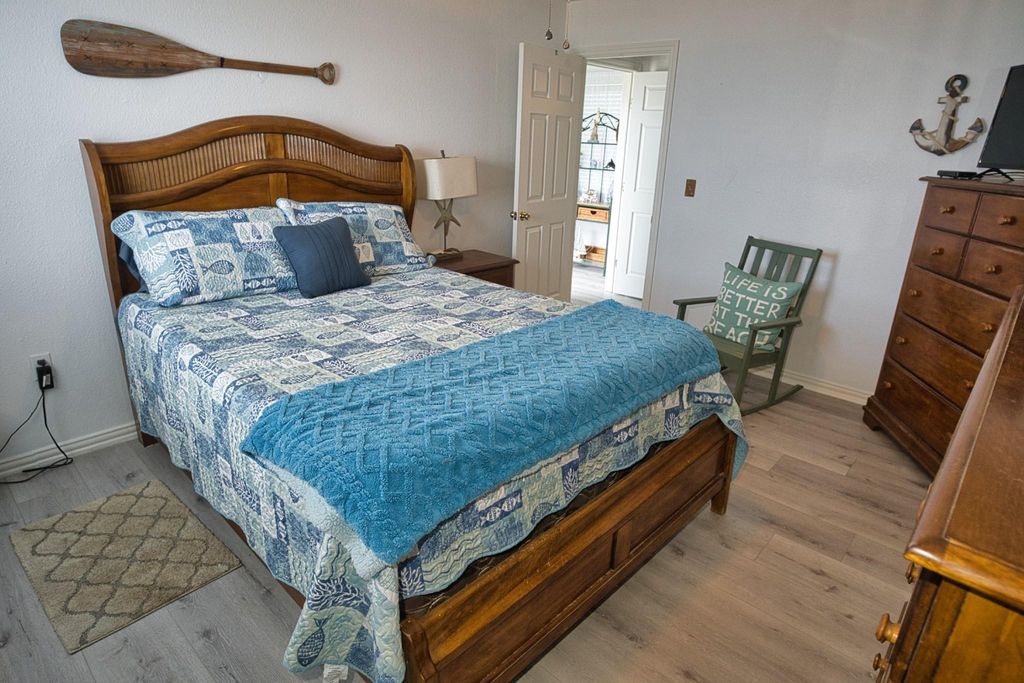 Image 20 of property listing at 2258 County Road 230, Sargent, TX 77414