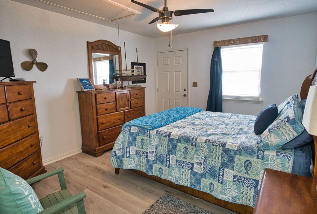 Image 21 of property listing at 2258 County Road 230, Sargent, TX 77414