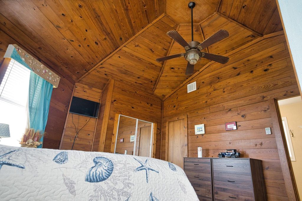 Image 32 of property listing at 2258 County Road 230, Sargent, TX 77414