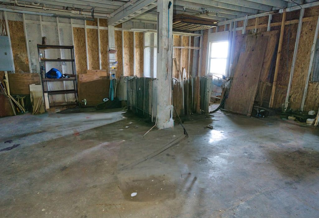 Image 33 of property listing at 2258 County Road 230, Sargent, TX 77414