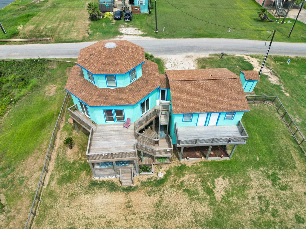 Image 35 of property listing at 2258 County Road 230, Sargent, TX 77414