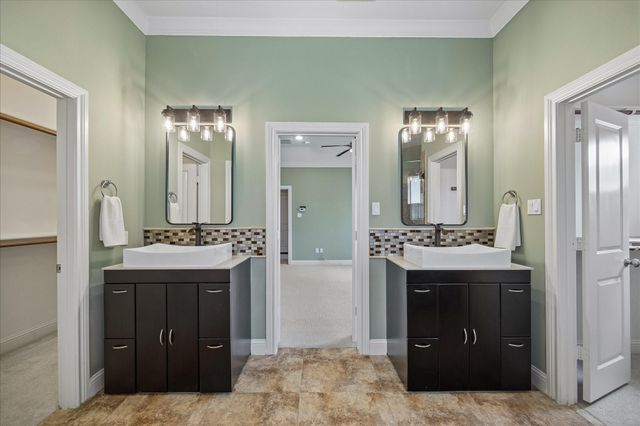 5610 Kiam Street B, Houston, TX 77007