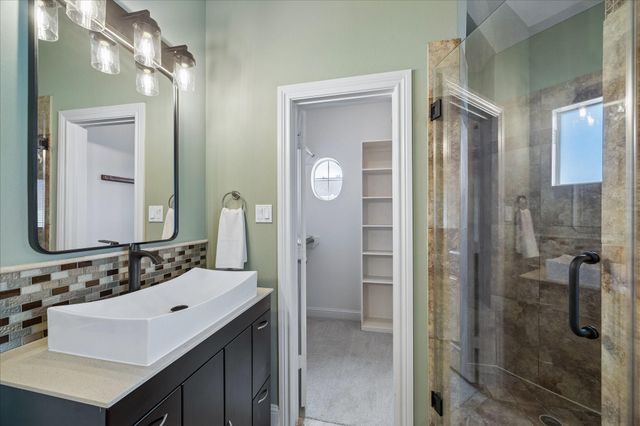 5610 Kiam Street B, Houston, TX 77007