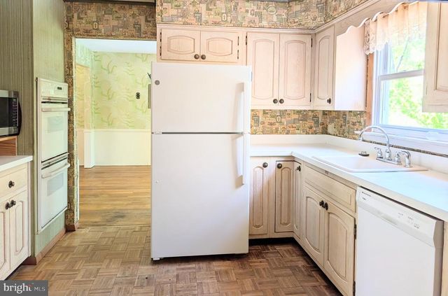 409 WHITMAN DR, Blackwood, NJ 08012