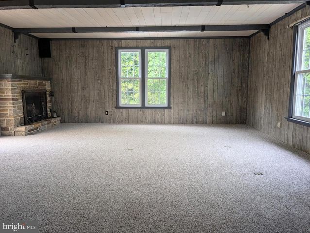 409 WHITMAN DR, Blackwood, NJ 08012
