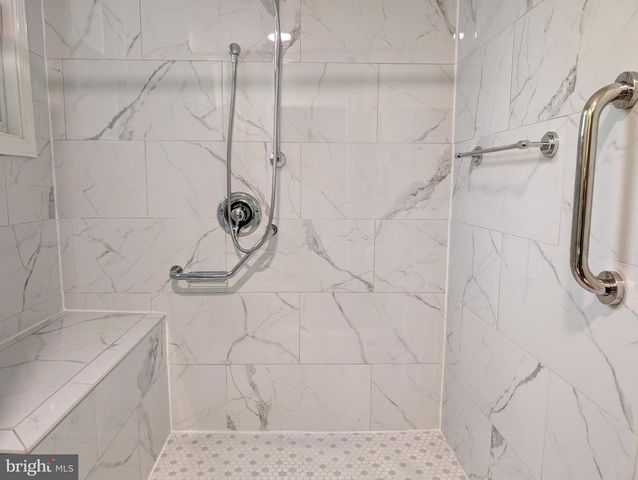 409 WHITMAN DR, Blackwood, NJ 08012