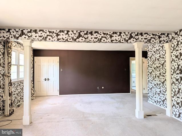409 WHITMAN DR, Blackwood, NJ 08012
