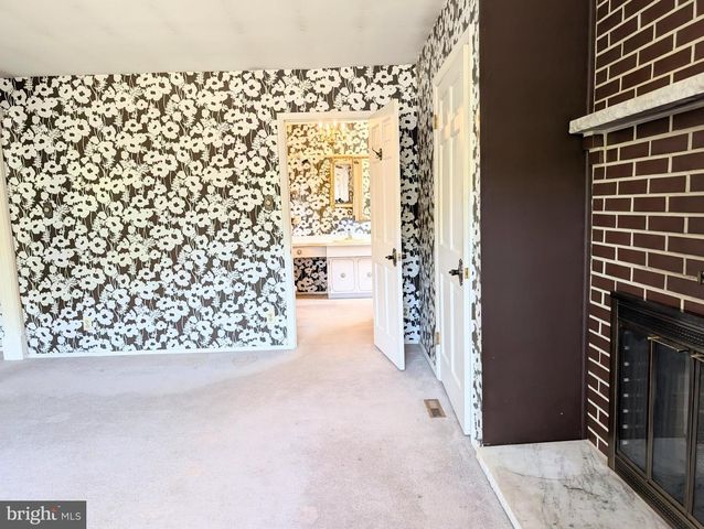 409 WHITMAN DR, Blackwood, NJ 08012