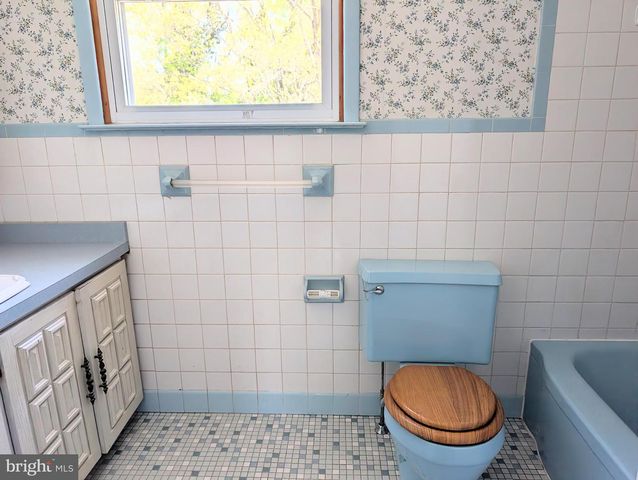 409 WHITMAN DR, Blackwood, NJ 08012