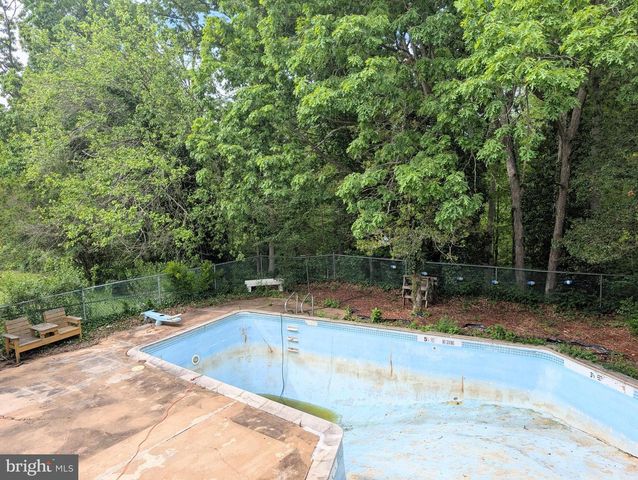409 WHITMAN DR, Blackwood, NJ 08012