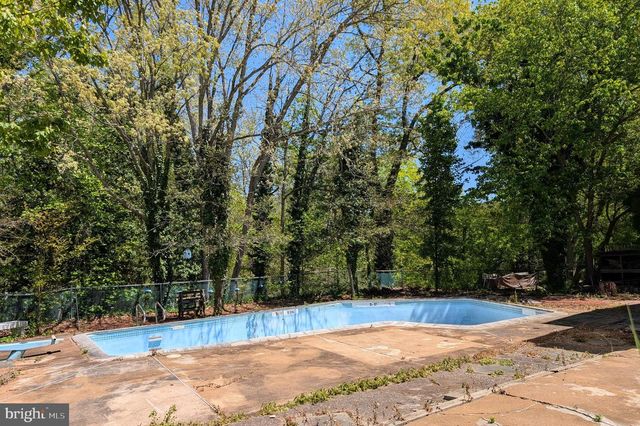 409 WHITMAN DR, Blackwood, NJ 08012