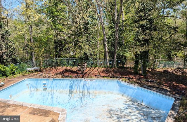 409 WHITMAN DR, Blackwood, NJ 08012