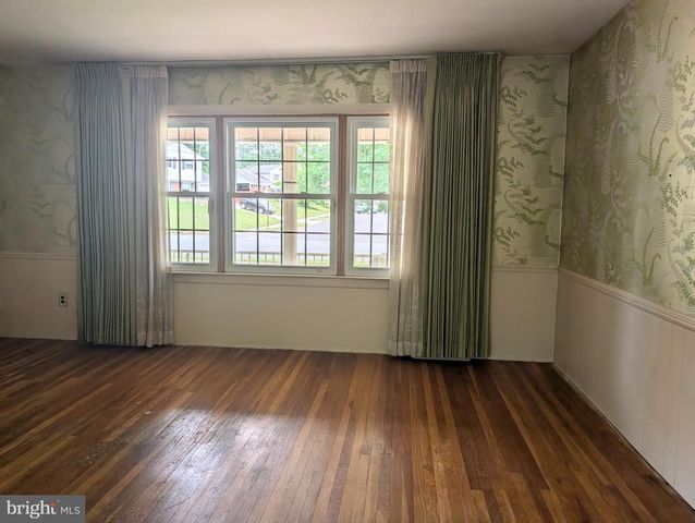 409 WHITMAN DR, Blackwood, NJ 08012