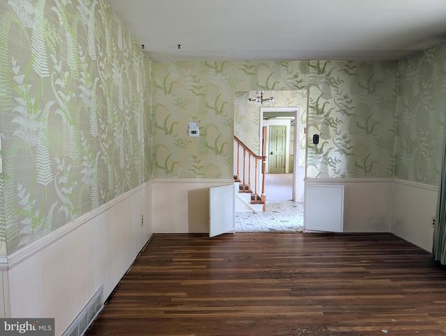 409 WHITMAN DR, Blackwood, NJ 08012