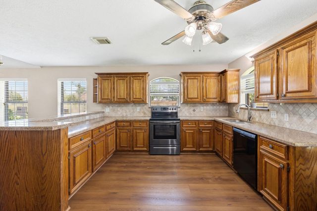 5922 Redfish Run, Baytown, TX 77523