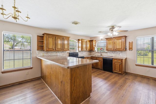 5922 Redfish Run, Baytown, TX 77523