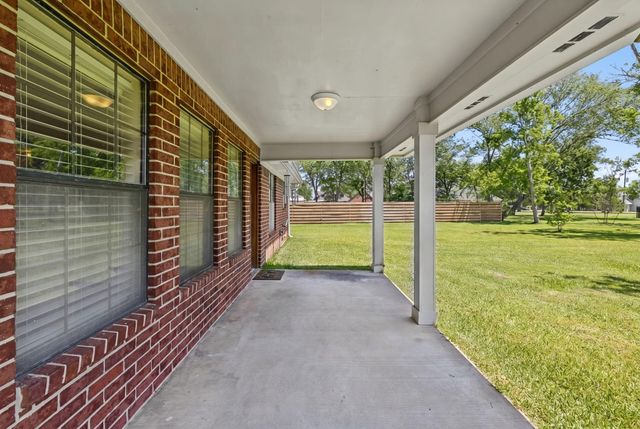 5922 Redfish Run, Baytown, TX 77523