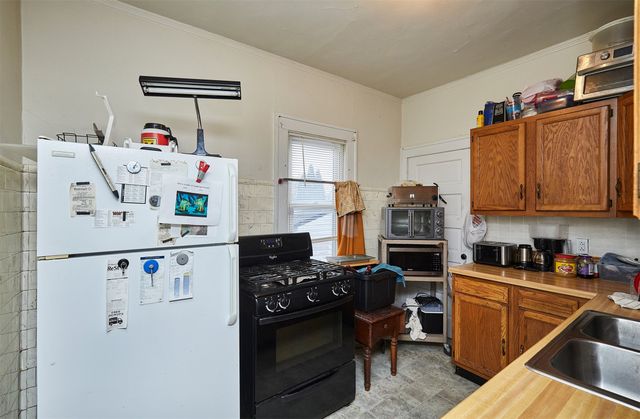 2573 Onawa Street, Des Moines, IA 50317