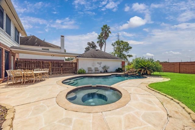 2507 Lansing Circle, Pearland, TX 77584