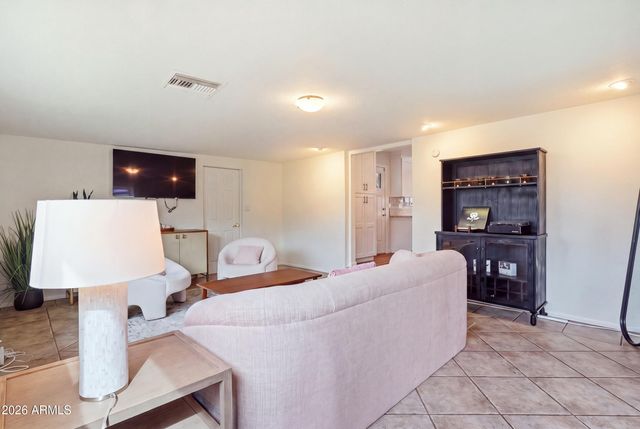 3935 E WHITTON Avenue, Phoenix, AZ 85018