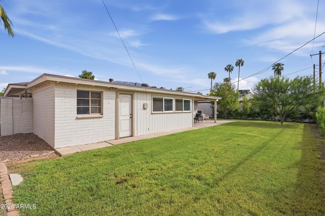 3935 E WHITTON Avenue, Phoenix, AZ 85018