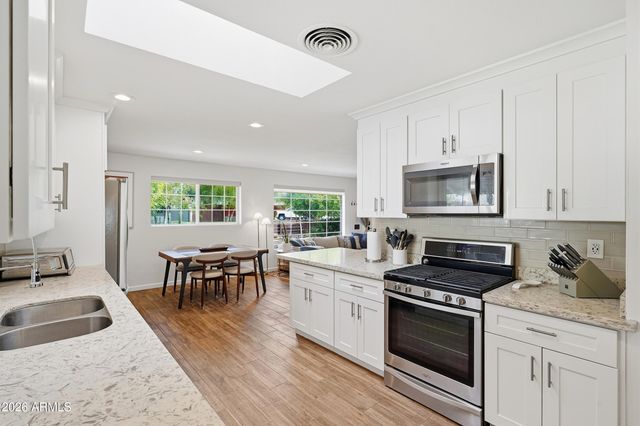 3935 E WHITTON Avenue, Phoenix, AZ 85018